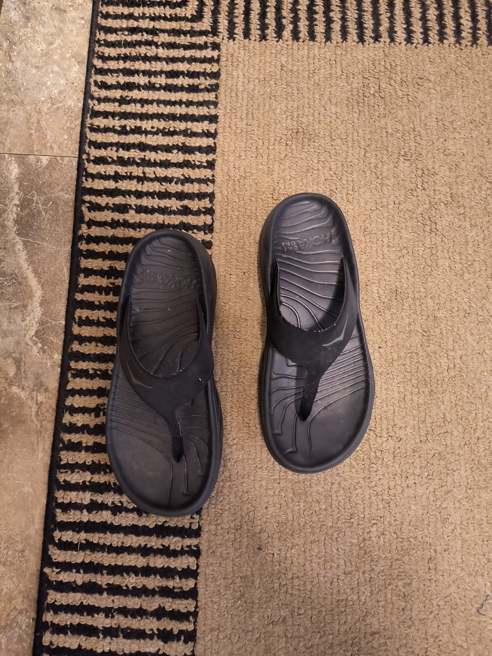 Hoka W10/M8 Black Recovery Flip Flop Sandals - Comfort Footbed